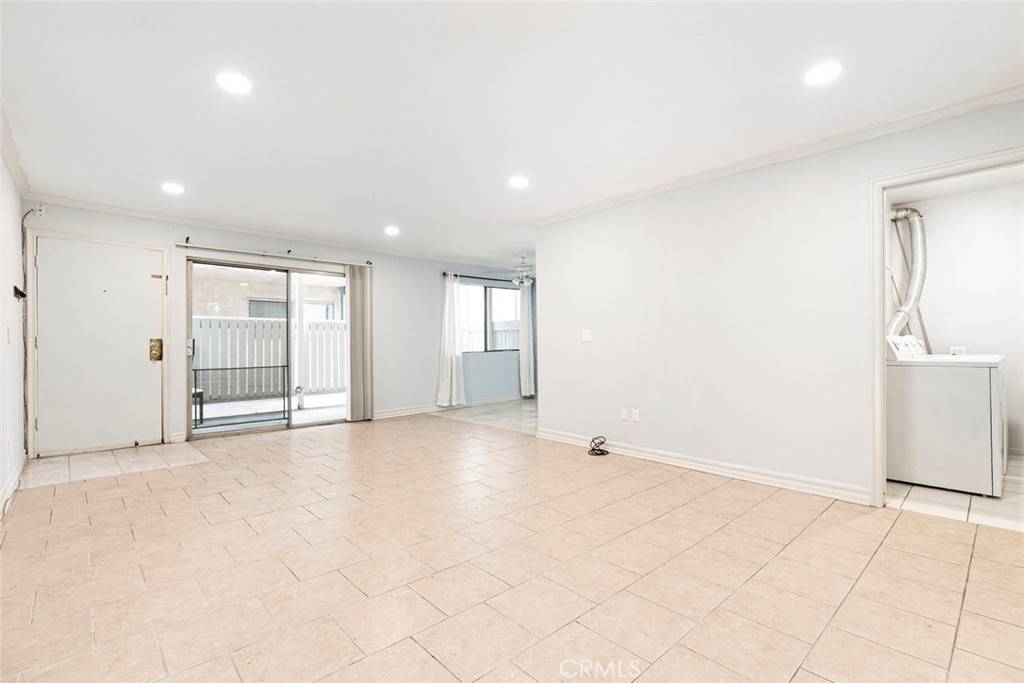 Glendale, CA 91206,121 Sinclair AVE #122