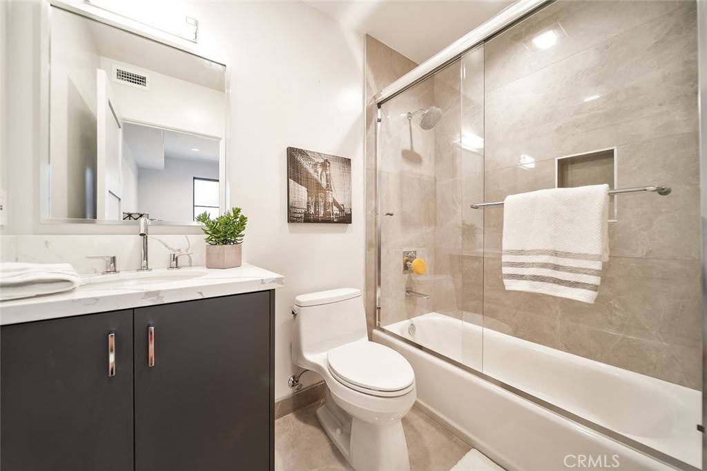 Toluca Lake, CA 91602,10614 Kareen CT
