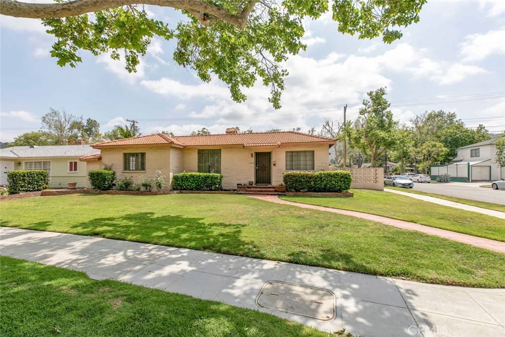 Burbank, CA 91506,1422 W Riverside DR