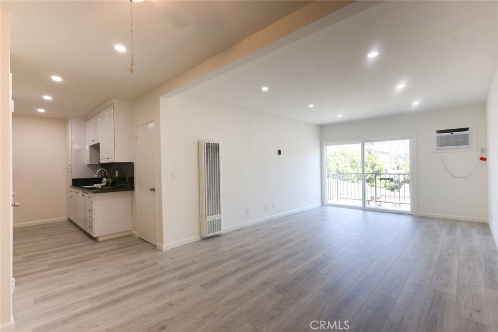 Glendale, CA 91203,409 Burchett Street #311