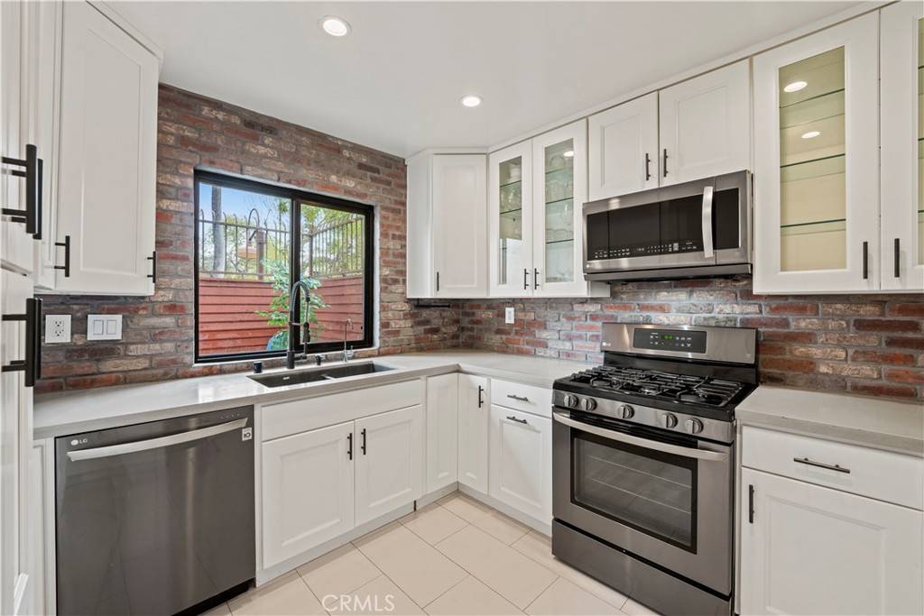 Burbank, CA 91504,230 Bethany RD #128