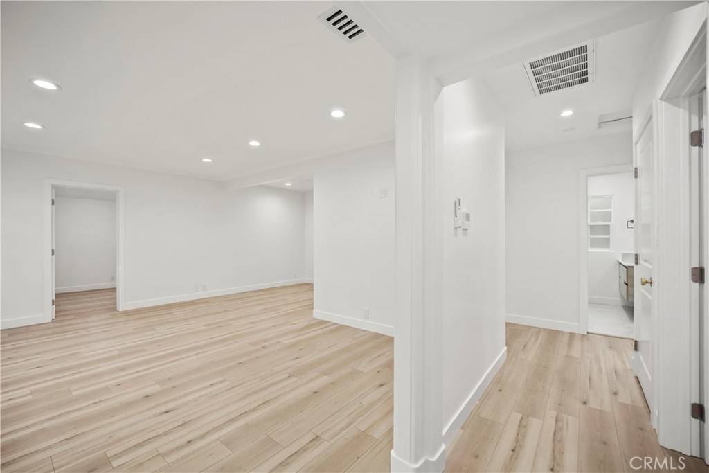 Burbank, CA 91501,620 E Elmwood AVE