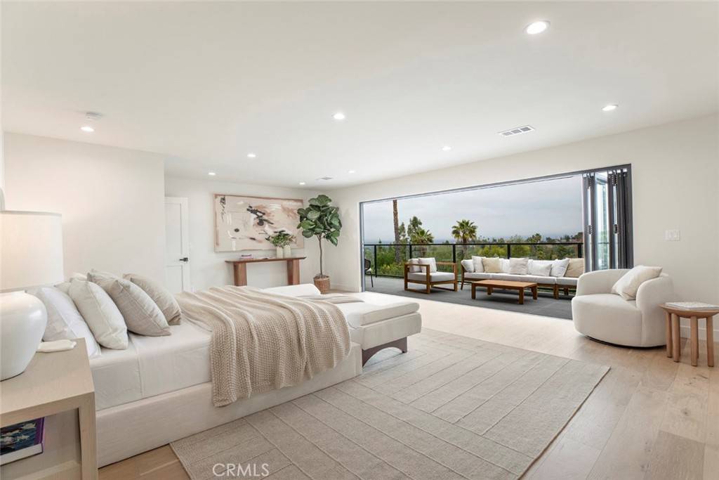 Encino, CA 91316,18101 Green Meadow DR