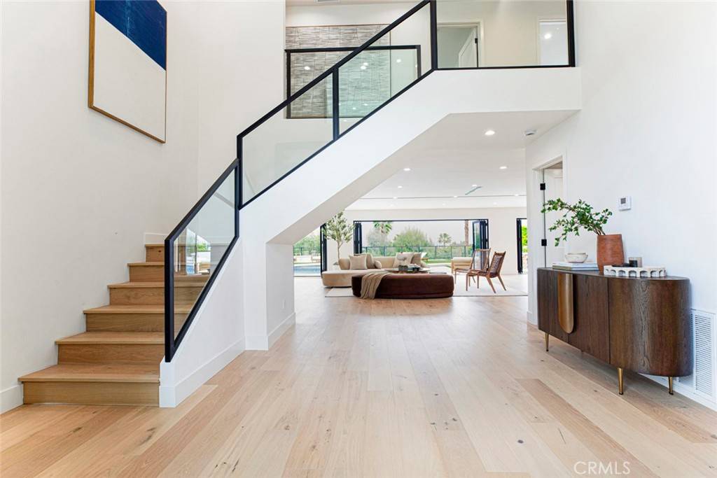 Encino, CA 91316,18101 Green Meadow DR