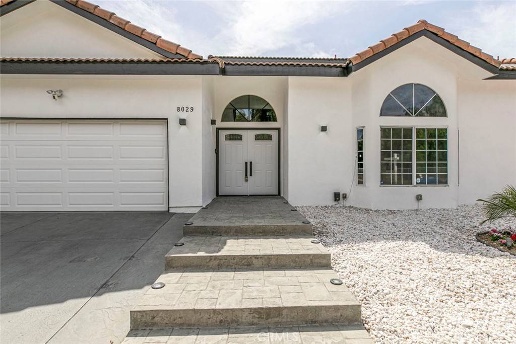 North Hollywood, CA 91605,8029 Daha PL