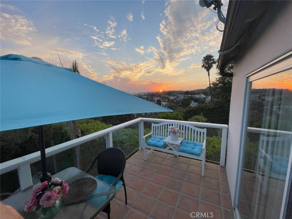 Los Angeles, CA 90027,4189 Holly Knoll DR