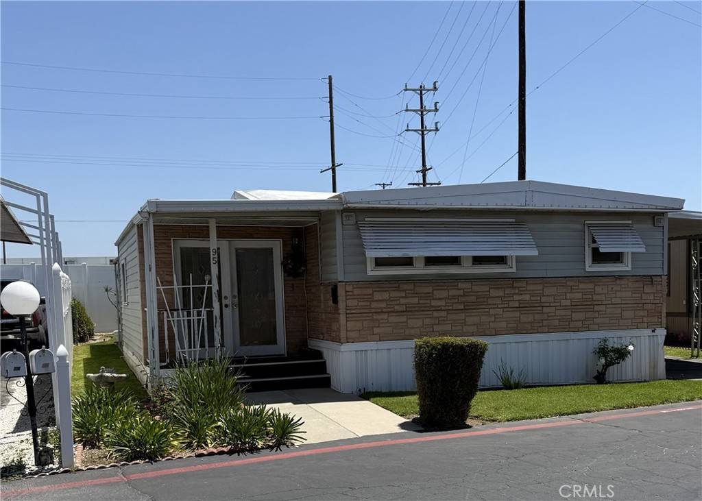 Chatsworth, CA 91311,21500 Lassen AVE #95