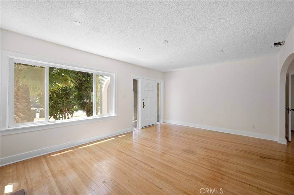 Glendale, CA 91202,635 Palm DR