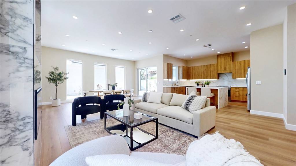 Burbank, CA 91505,421 N Catalina ST