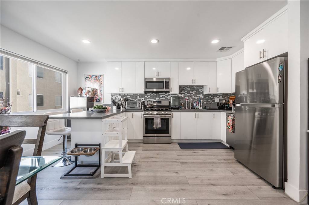 Chatsworth, CA 91311,9950 Topanga Canyon BLVD #5