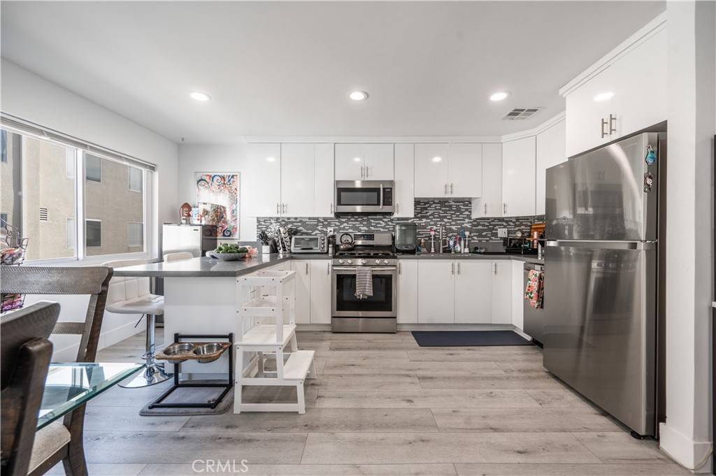 Chatsworth, CA 91311,9950 Topanga Canyon BLVD #5
