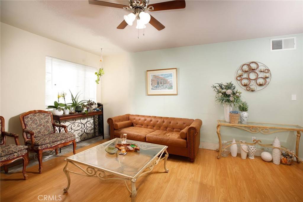 Van Nuys, CA 91406,7035 Woodley AVE #204