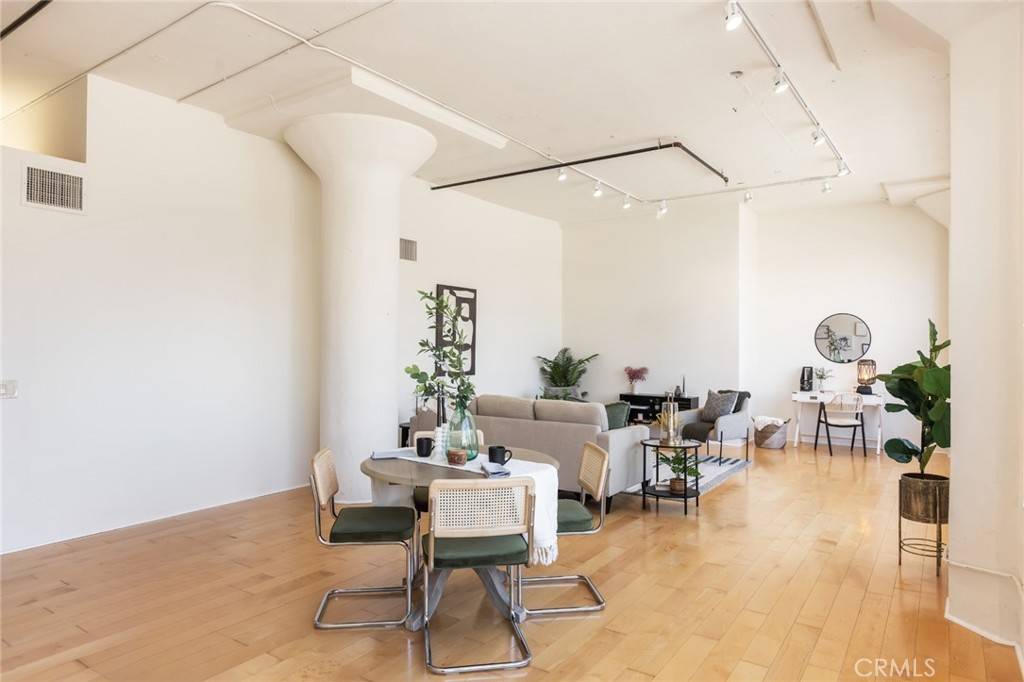 Los Angeles, CA 90013,420 S San Pedro ST #211