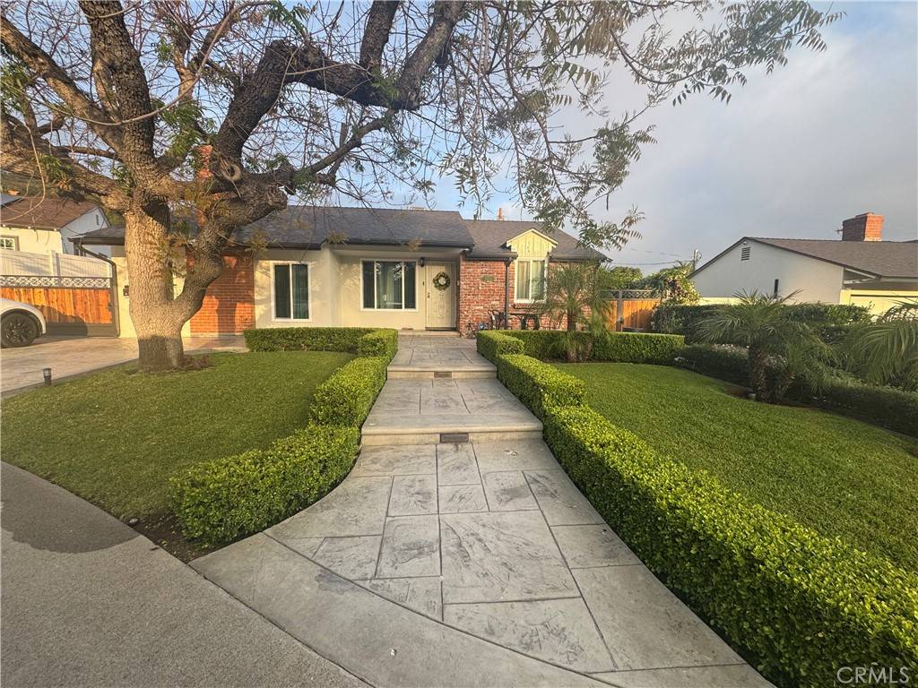 Sunland, CA 91040,10215 quill