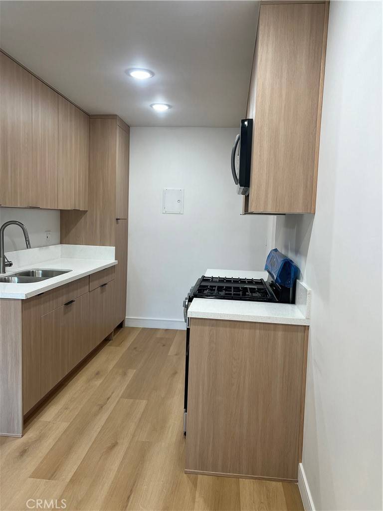 Panorama City, CA 91402,14805 Chase ST #224