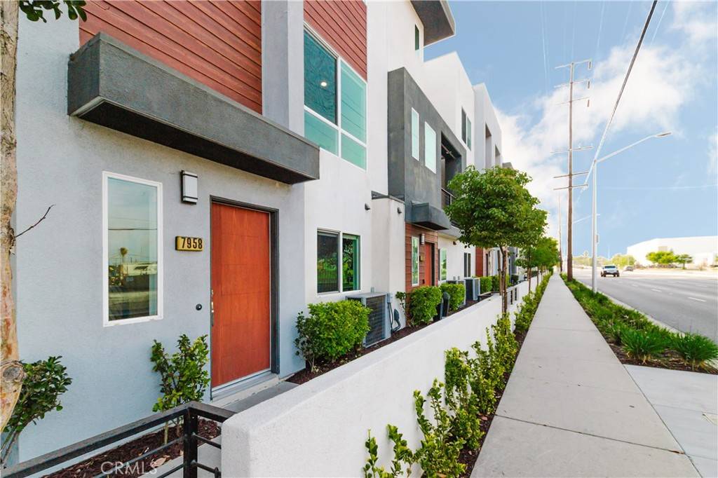 Downey, CA 90240,7958 Telegraph RD