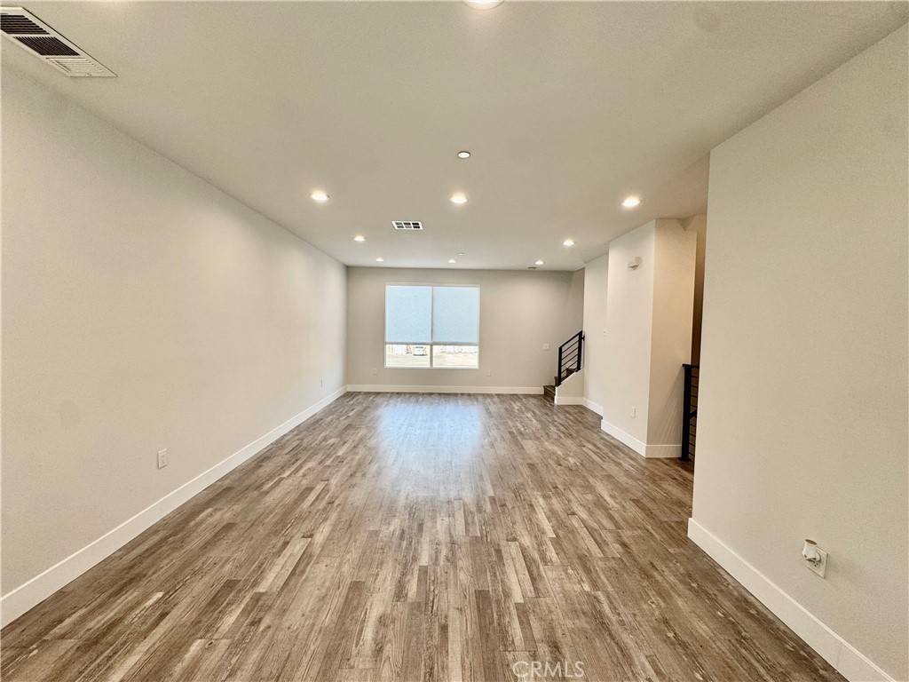 Downey, CA 90240,7958 Telegraph RD