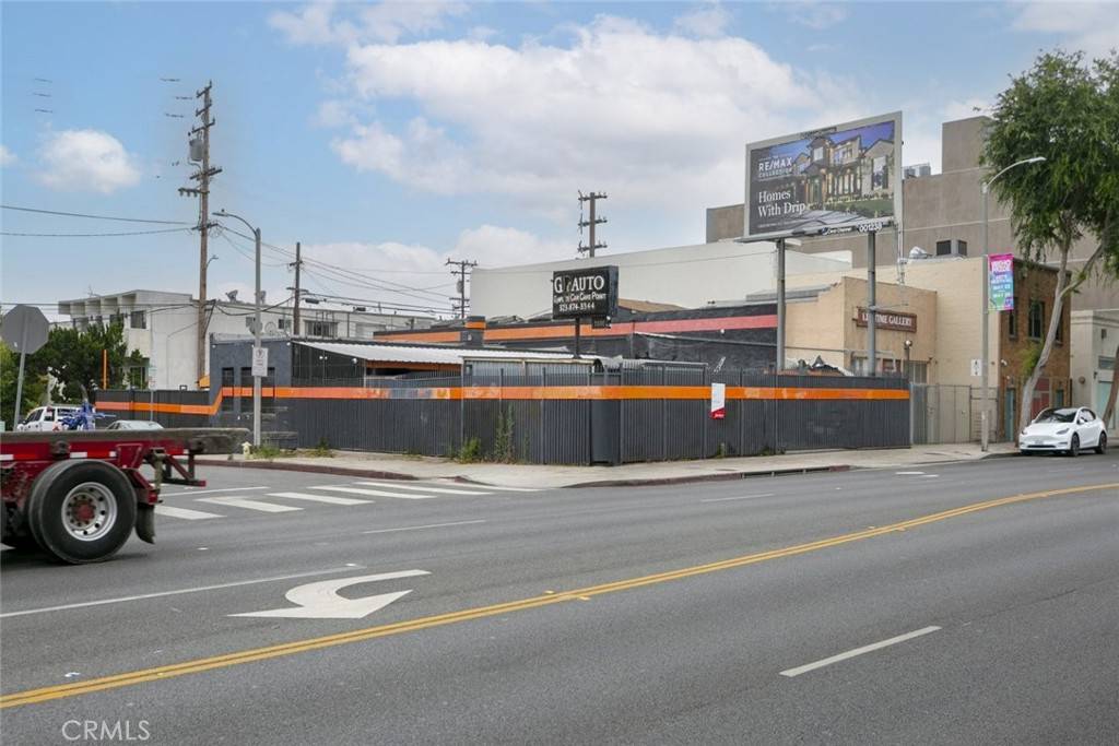 West Hollywood, CA 90046,7504 Santa Monica BLVD