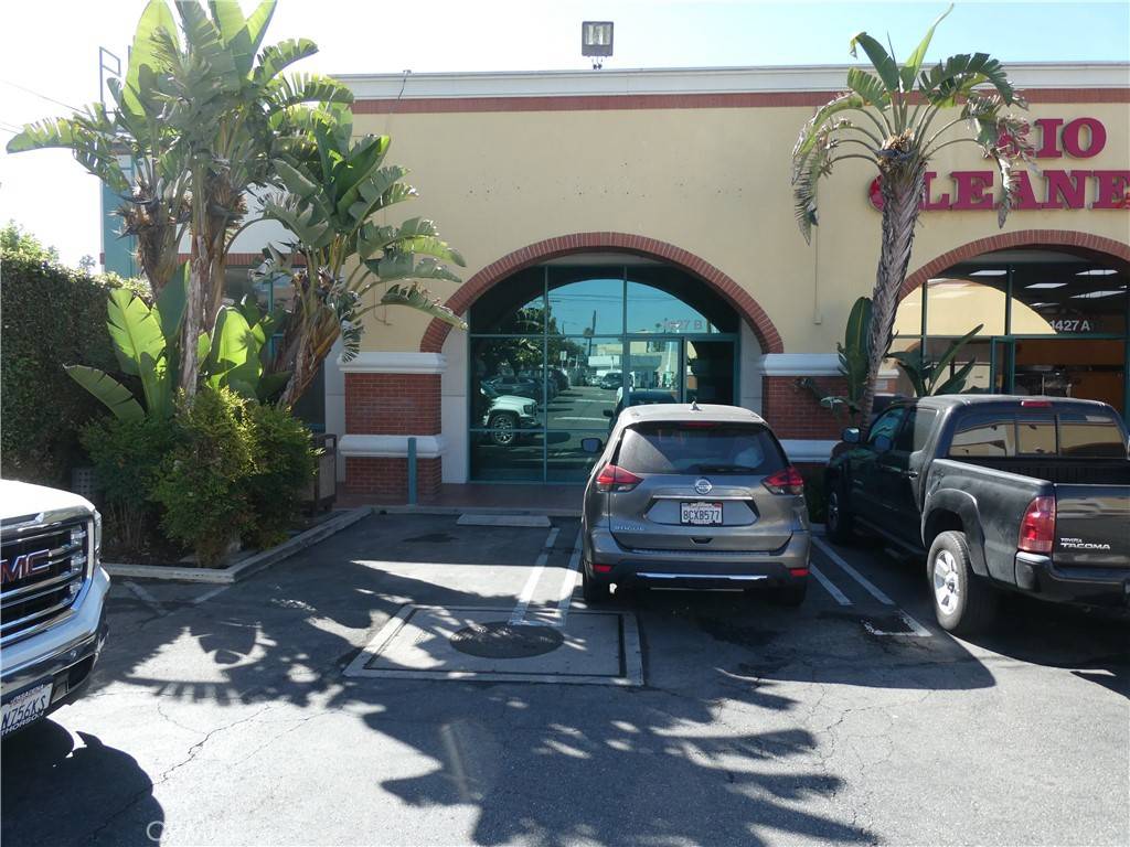 Glendale, CA 91201,1427 B W Glenoaks BLVD