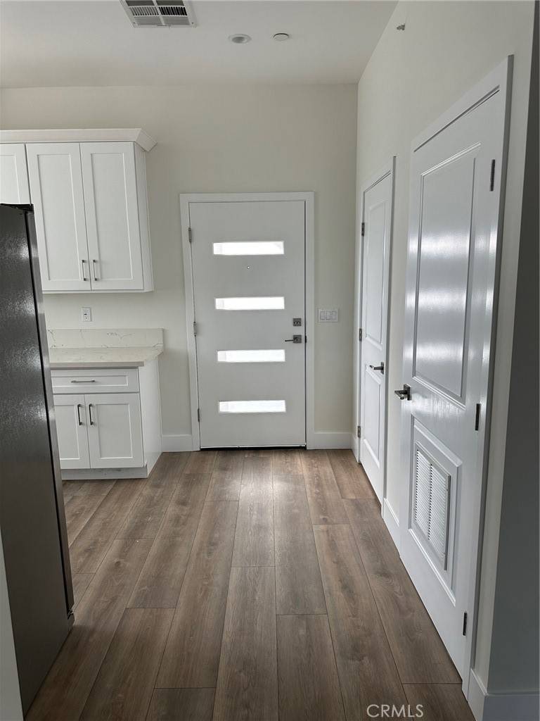 North Hollywood, CA 91601,5132 Cahuenga BLVD #4