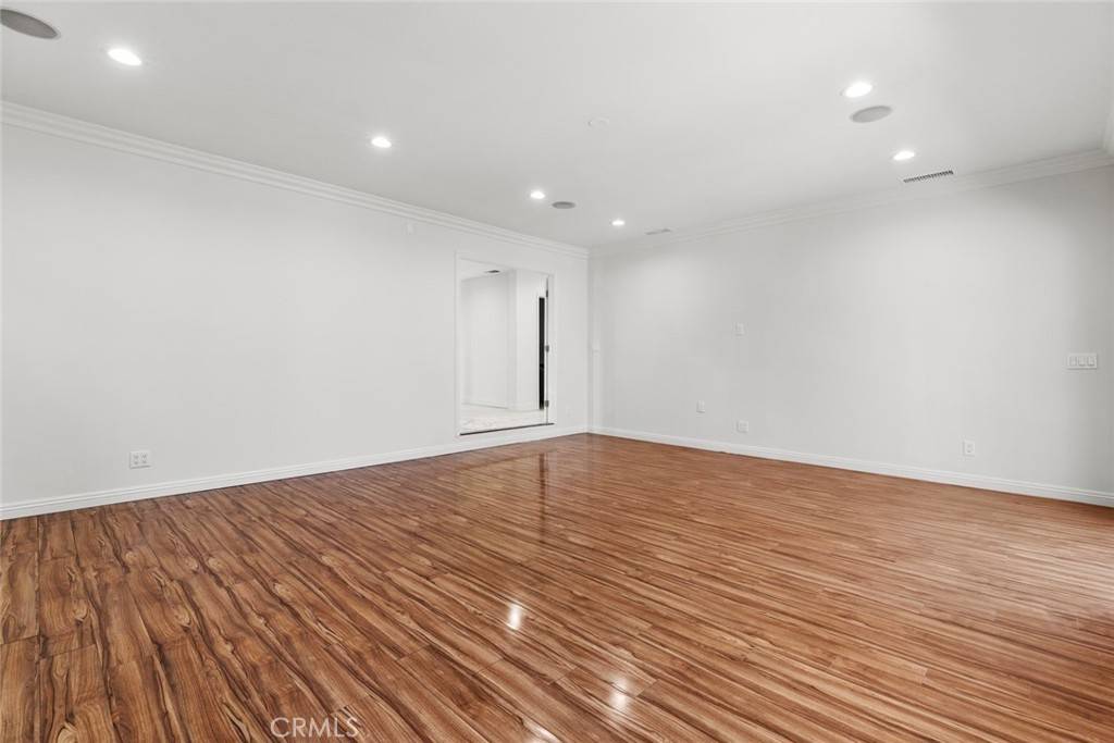 Van Nuys, CA 91406,15419 Valerio ST