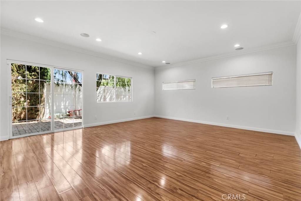 Van Nuys, CA 91406,15419 Valerio ST