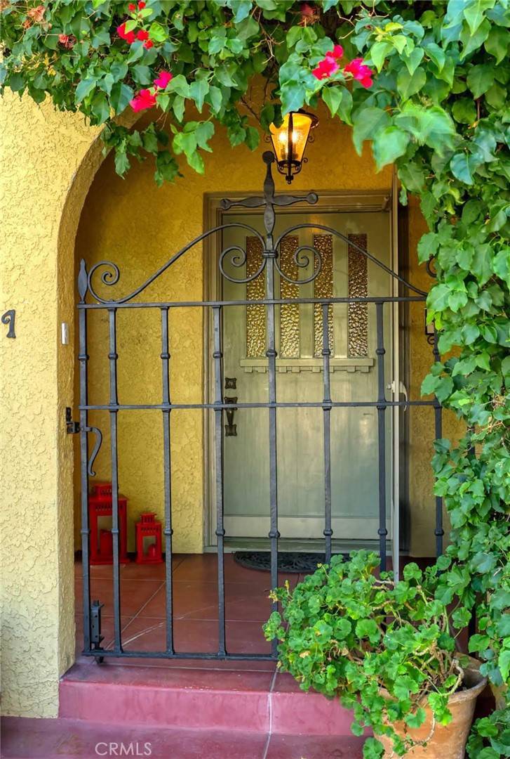 Glendale, CA 91202,1321 Virginia AVE