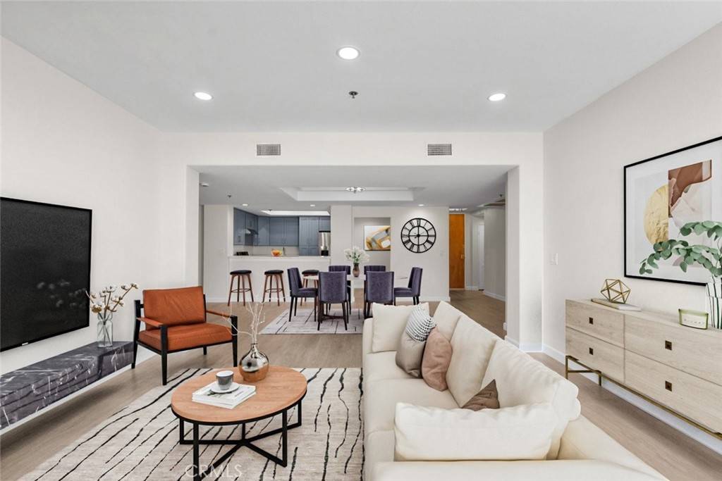 Sherman Oaks, CA 91423,4348 Mammoth AVE #102
