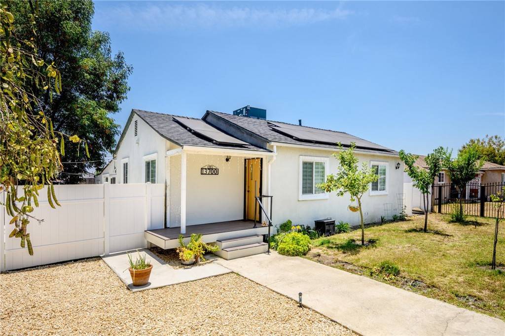 Arleta, CA 91331,13700 Branford ST