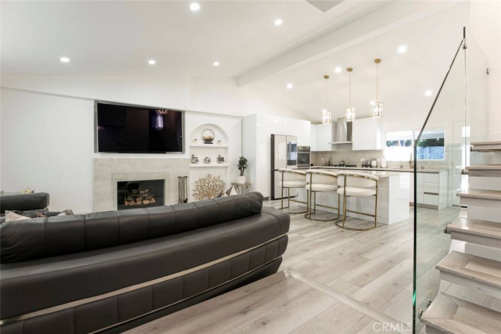 Newhall, CA 91321,23500 Lloyd Houghton PL