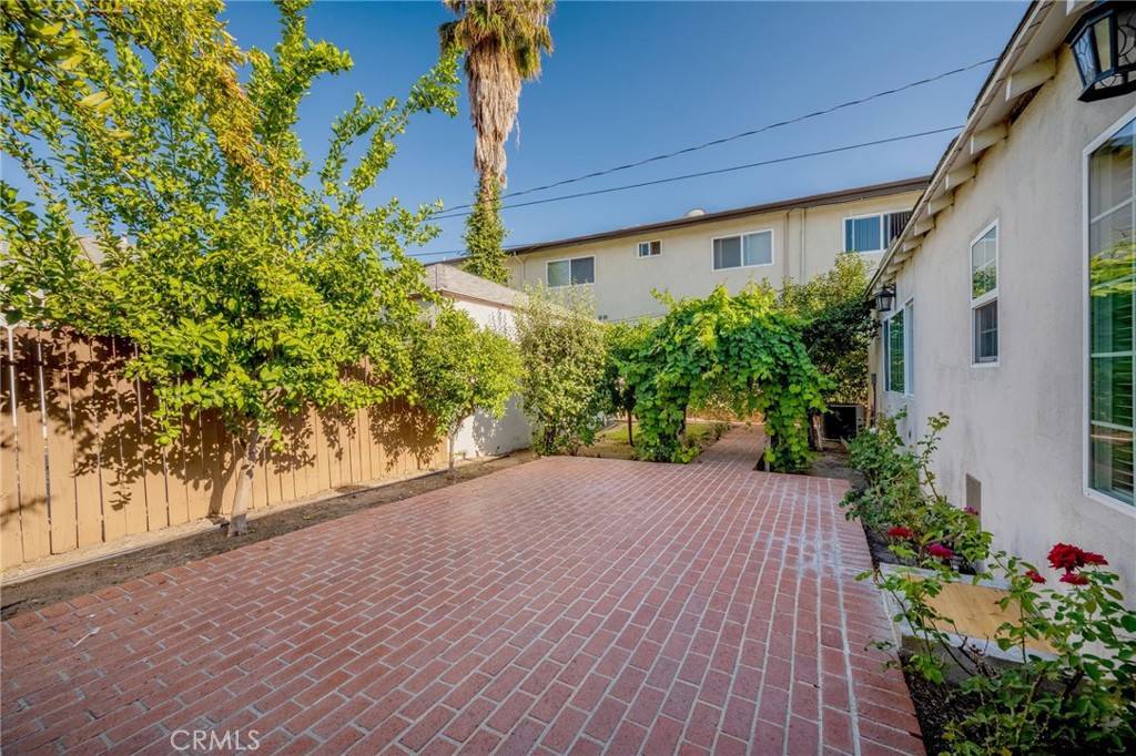 Glendale, CA 91202,1038 N Columbus AVE