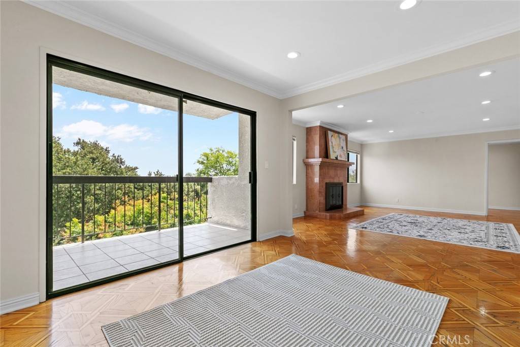 Burbank, CA 91501,635 E Elmwood AVE #307