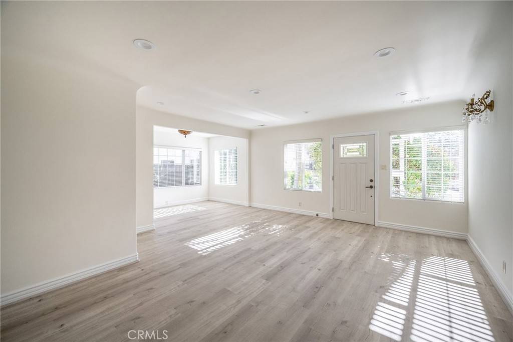Glendale, CA 91202,1038 N Columbus AVE