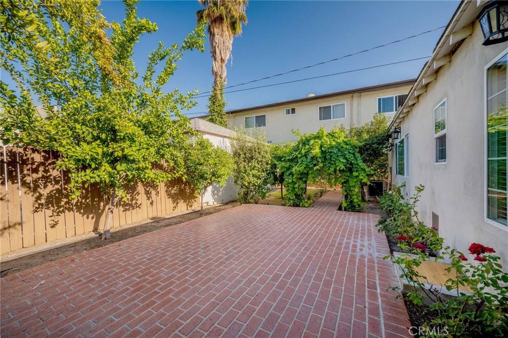Glendale, CA 91202,1038 N Columbus AVE
