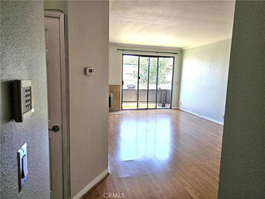 Van Nuys, CA 91405,6801 Mammoth AVE #6