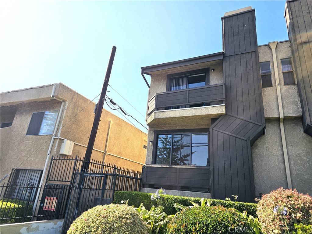 Van Nuys, CA 91405,6801 Mammoth AVE #6