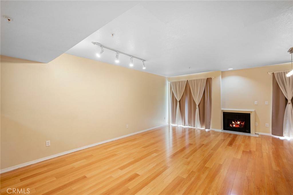 Glendale, CA 91204,422 Hawthorne ST #2