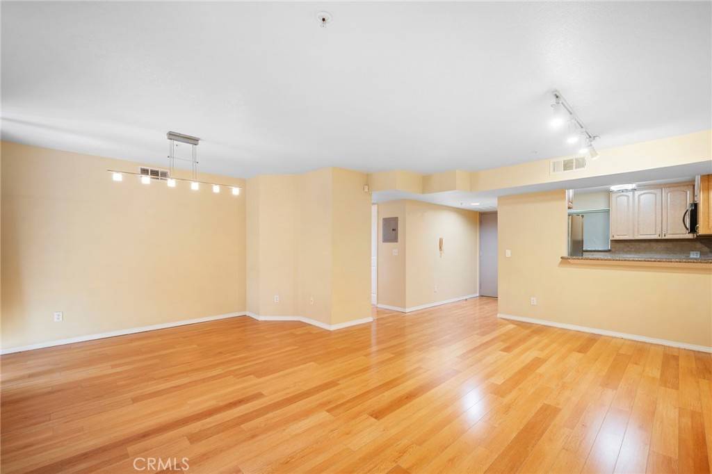 Glendale, CA 91204,422 Hawthorne ST #2