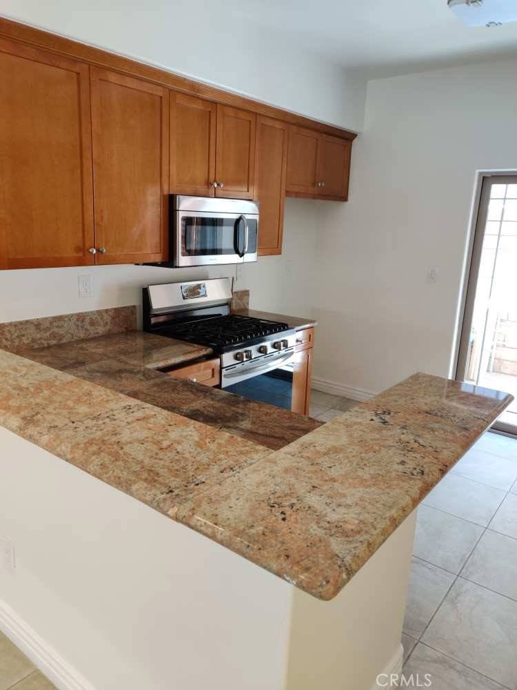Tujunga, CA 91042,10220 Samoa AVE #102