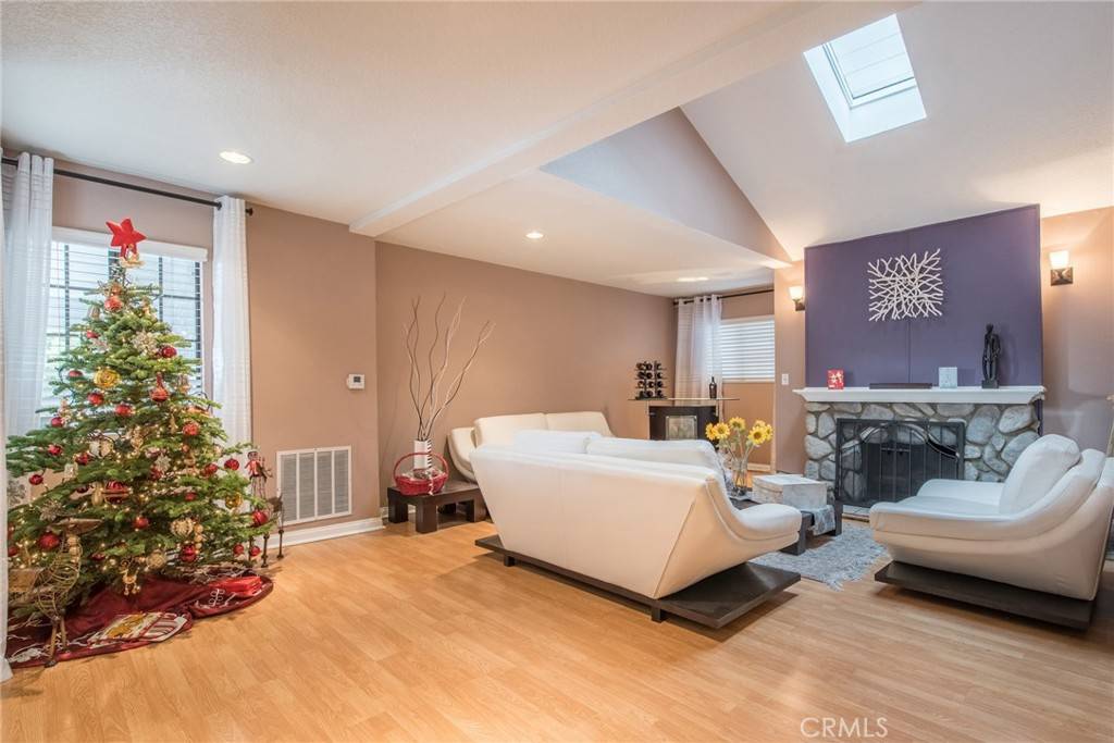 Montrose, CA 91020,2527 Piedmont AVE