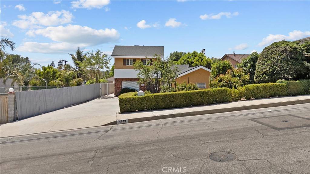 La Crescenta, CA 91214,4919 Dunsmore AVE