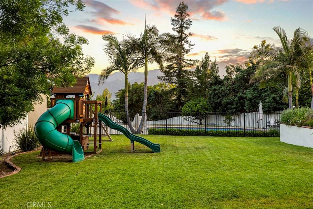 Glendale, CA 91214,3326 Los Olivos LN