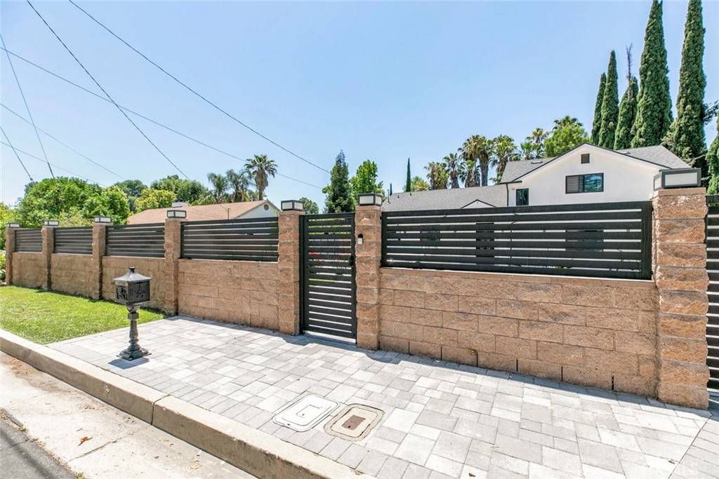 Sherwood Forest, CA 91325,17800 Raymer ST
