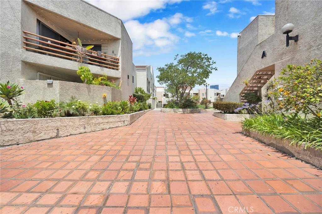 Los Angeles, CA 90015,1118 Valencia ST #120