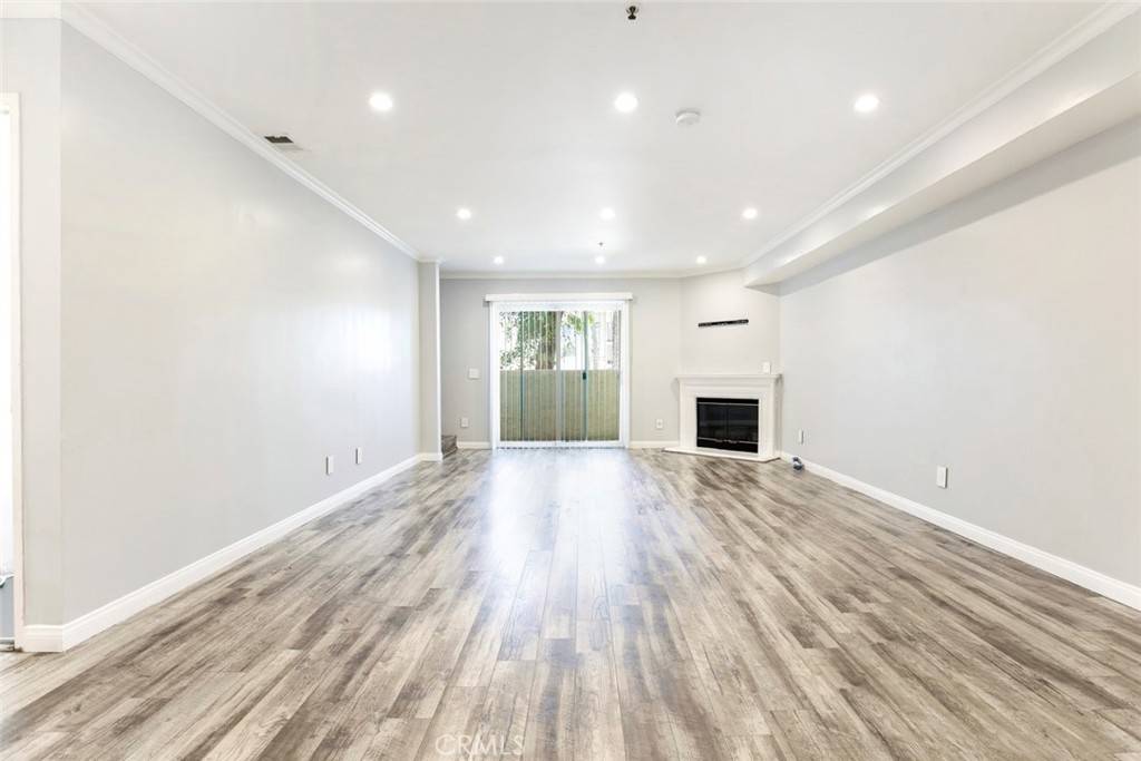 Van Nuys, CA 91405,15114 Sherman WAY #106