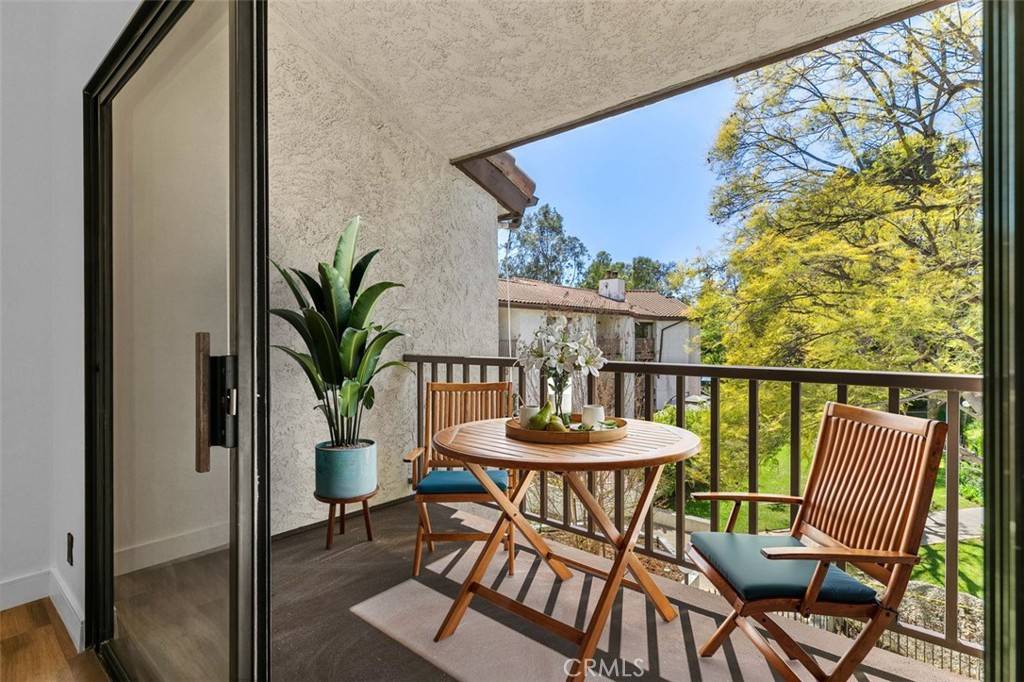 Los Angeles, CA 90042,4210 Via Arbolada #317