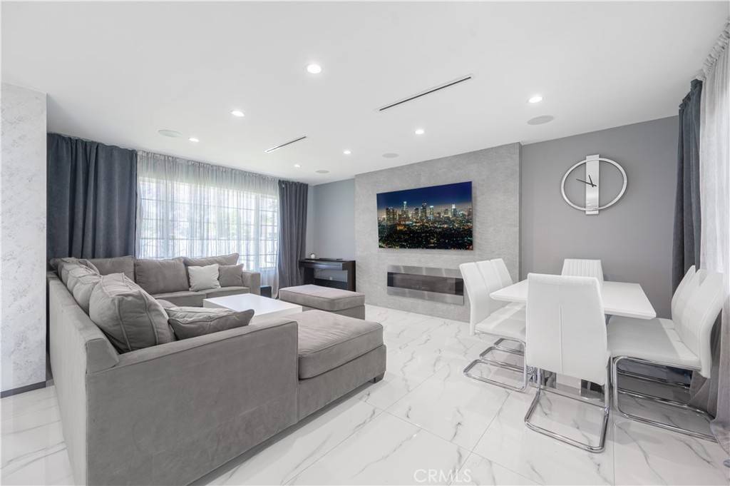 Granada Hills, CA 91344,11118 Haskell AVE