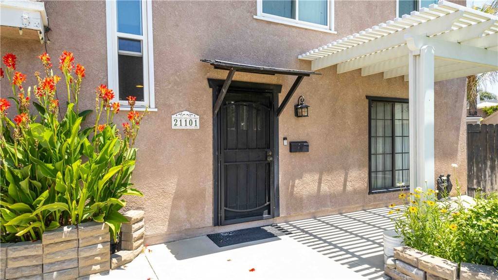 Saugus, CA 91350,21101 Rosedell DR