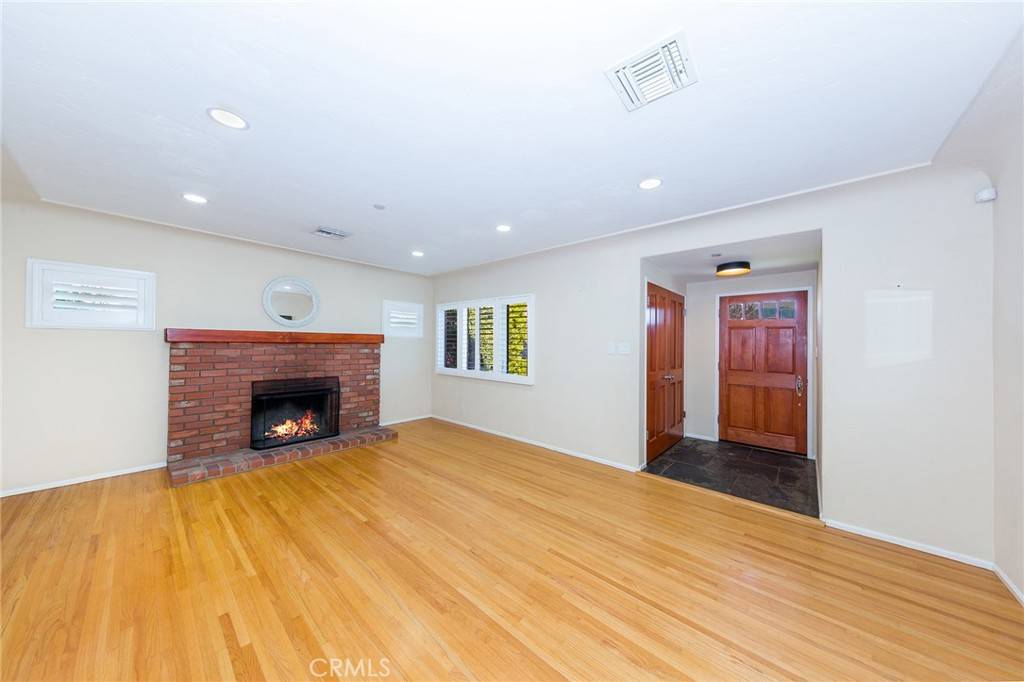 Burbank, CA 91506,439 S Mariposa ST