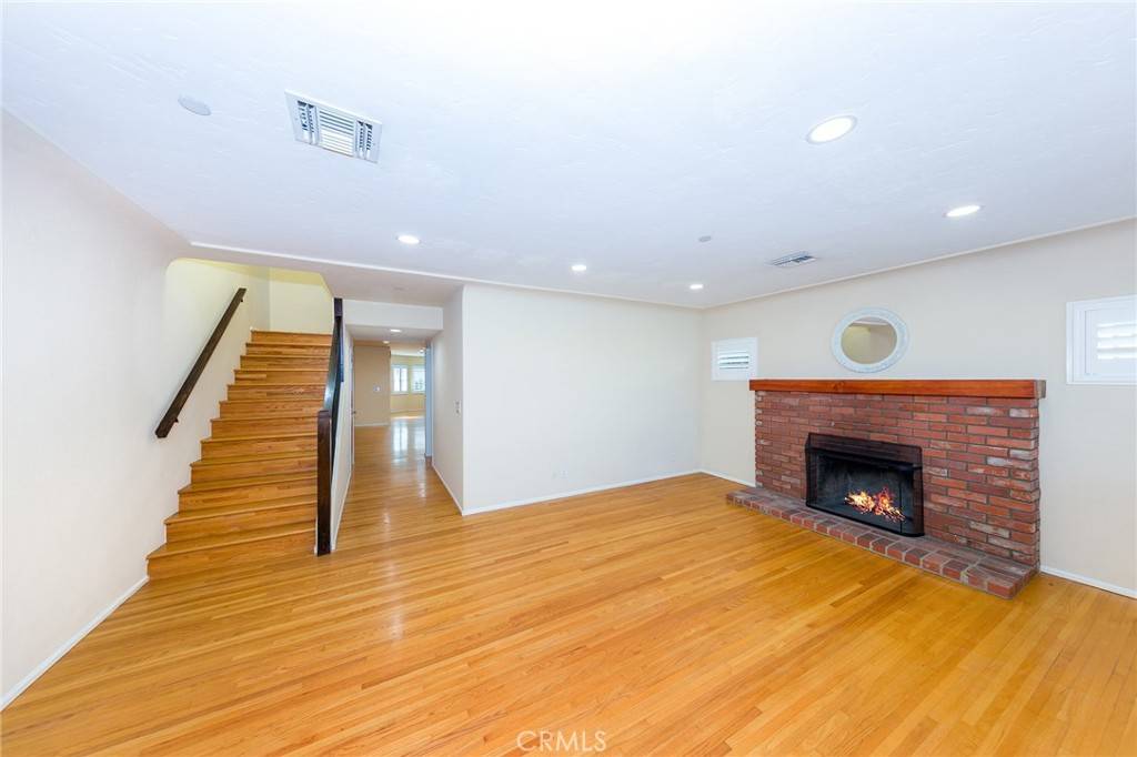 Burbank, CA 91506,439 S Mariposa ST